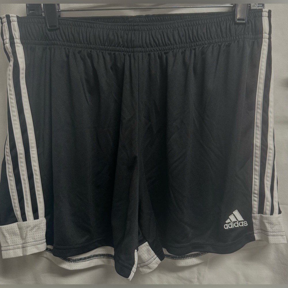 Adidas Shorts - XL - Black shorts with an inside tie
